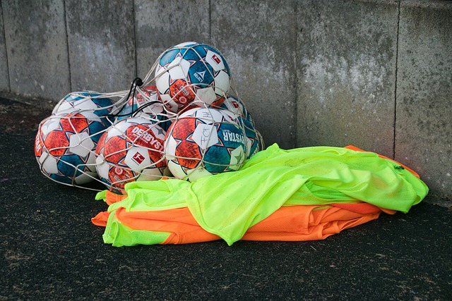 成都刮起“法国旋风” “眼镜侠”勒布伦兄弟闪耀混团世界杯