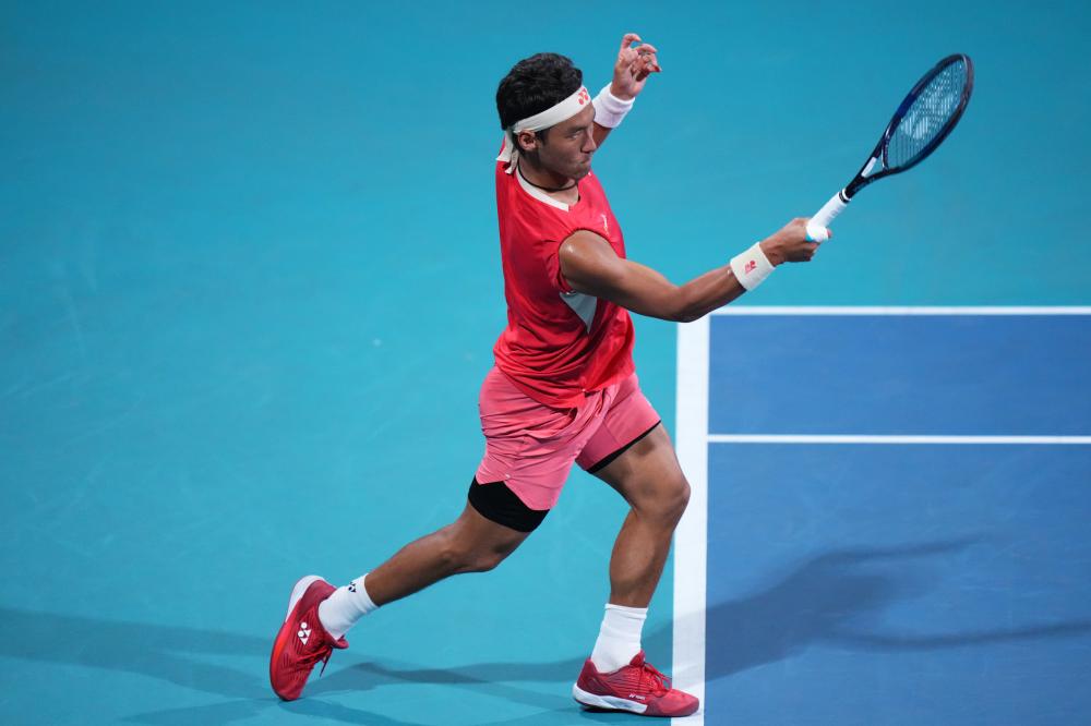 队记：斯玛特因背部伤势，将缺席今天对阵独行侠的比赛