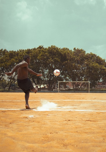 教练公开怒喷裁判，记者会炸裂