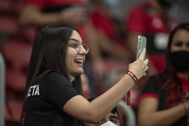 并在比赛中 并在比赛中